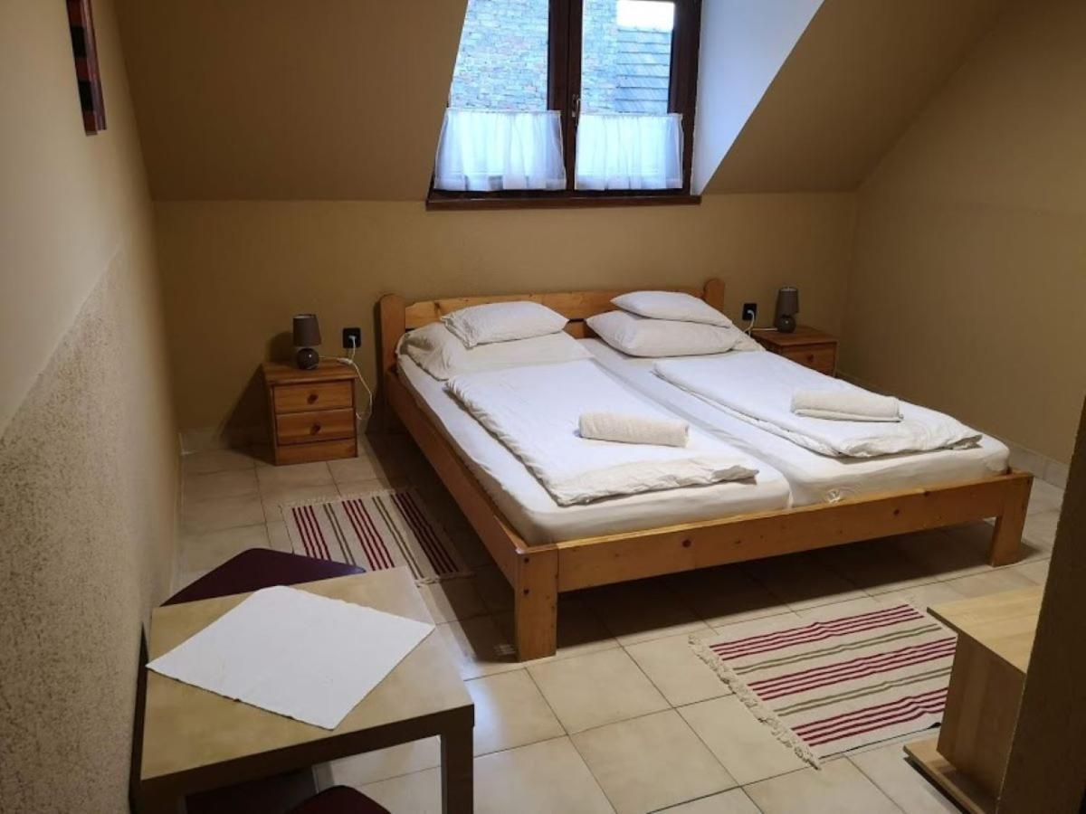 Hotel Székely Vendégház à Esztergom Extérieur photo