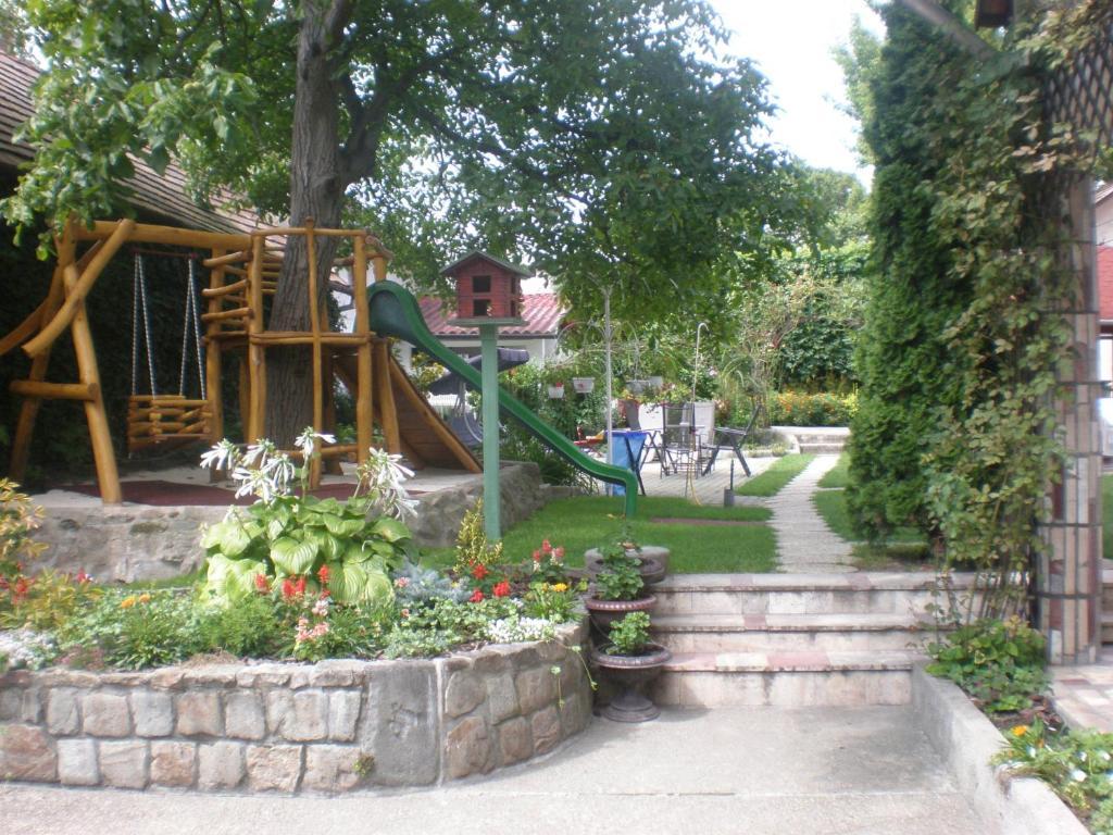 Hotel Székely Vendégház à Esztergom Extérieur photo